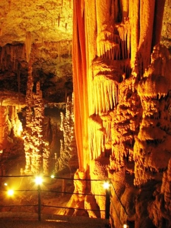 Hang động thạch nhũ tuyệt đẹp ở Israel